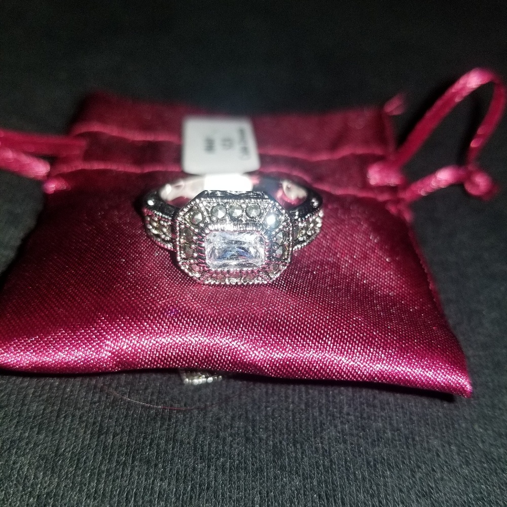 Size 8 CZ cocktail ring